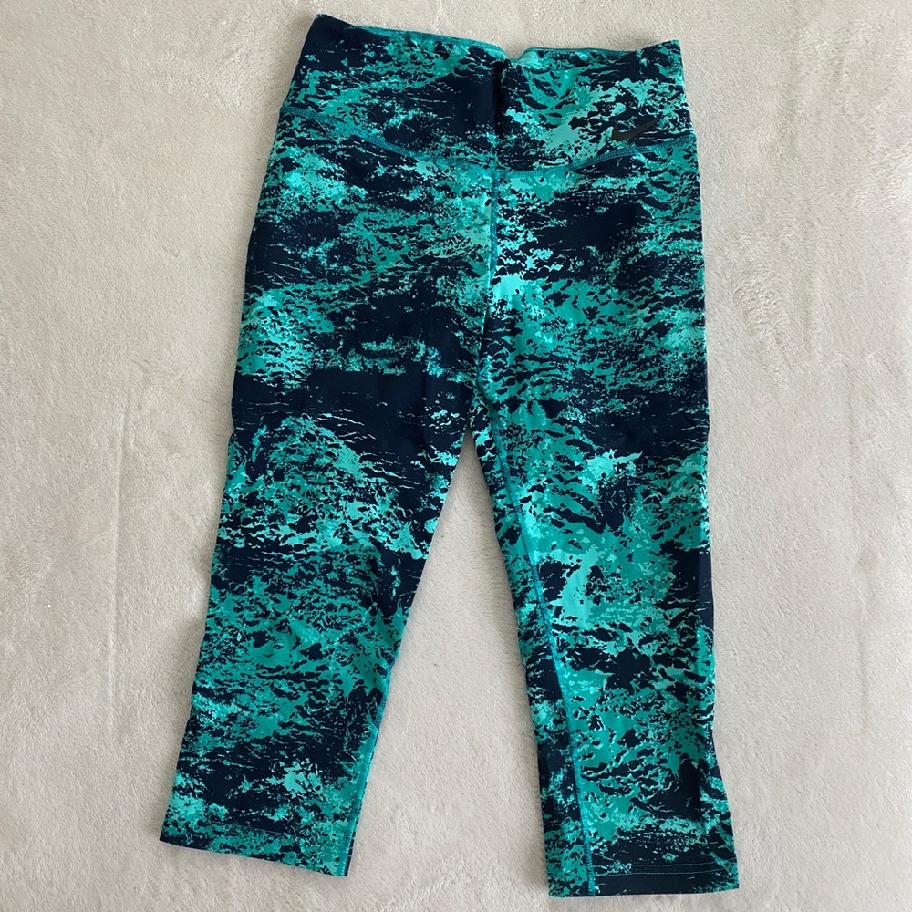 Nike Dri-Fit cropped leggings size M